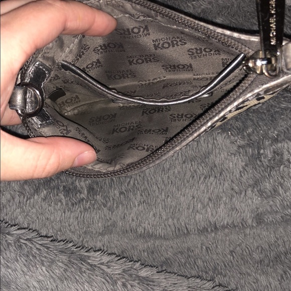 EUC Michael Kors wristlet - Picture 3 of 3